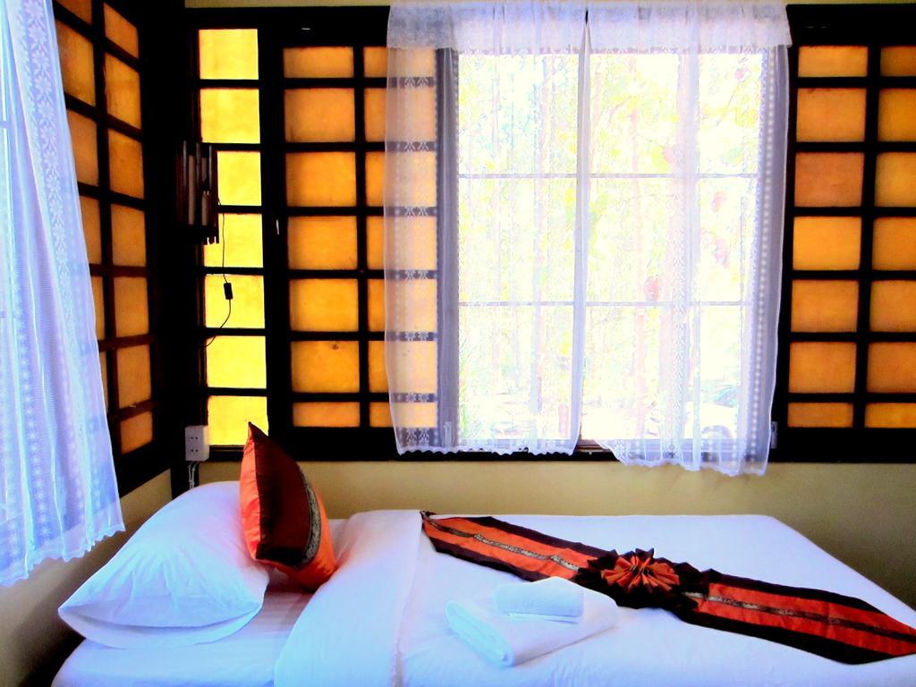 Golden Teak Homestay Mae Rim Eksteriør billede
