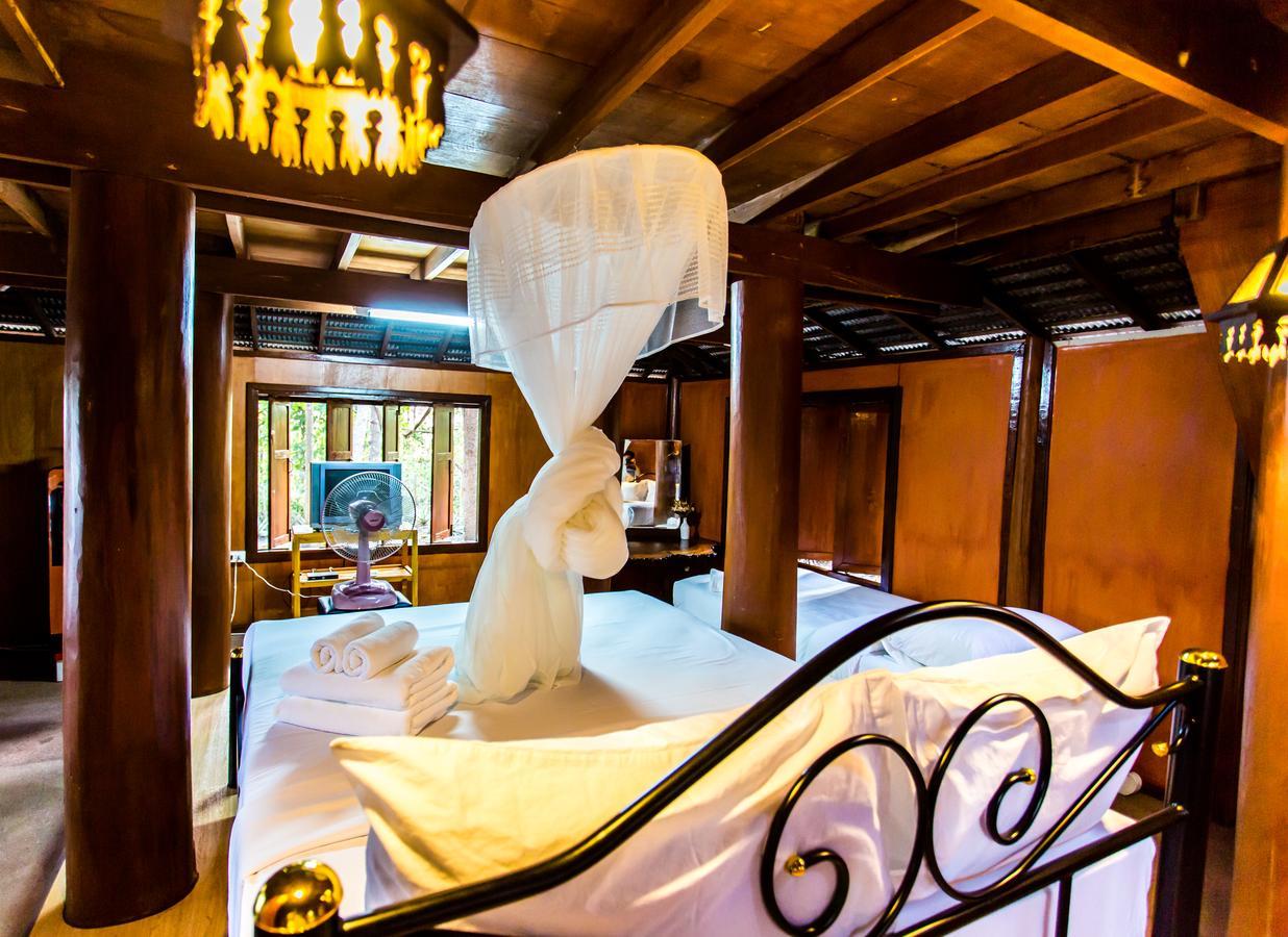 Golden Teak Homestay Mae Rim Eksteriør billede