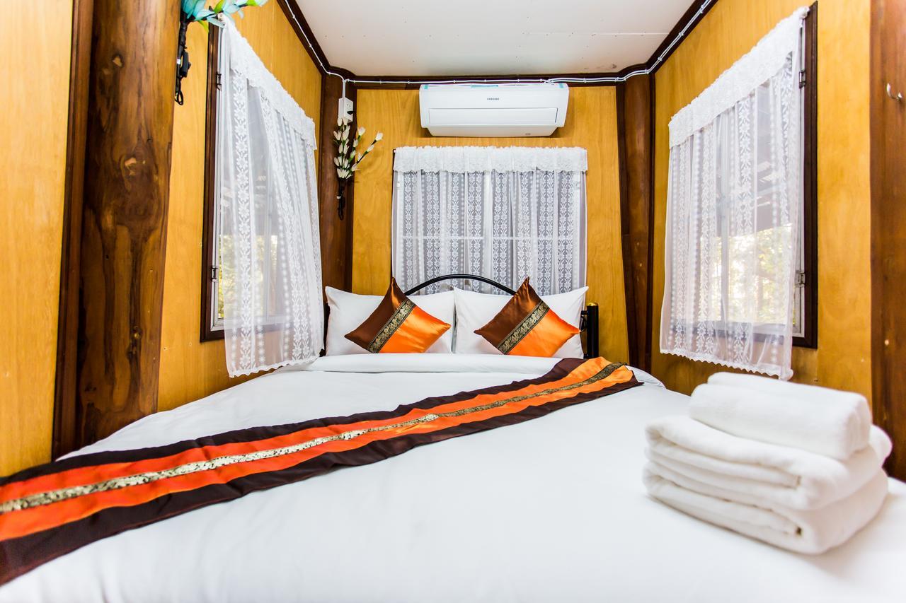 Golden Teak Homestay Mae Rim Eksteriør billede