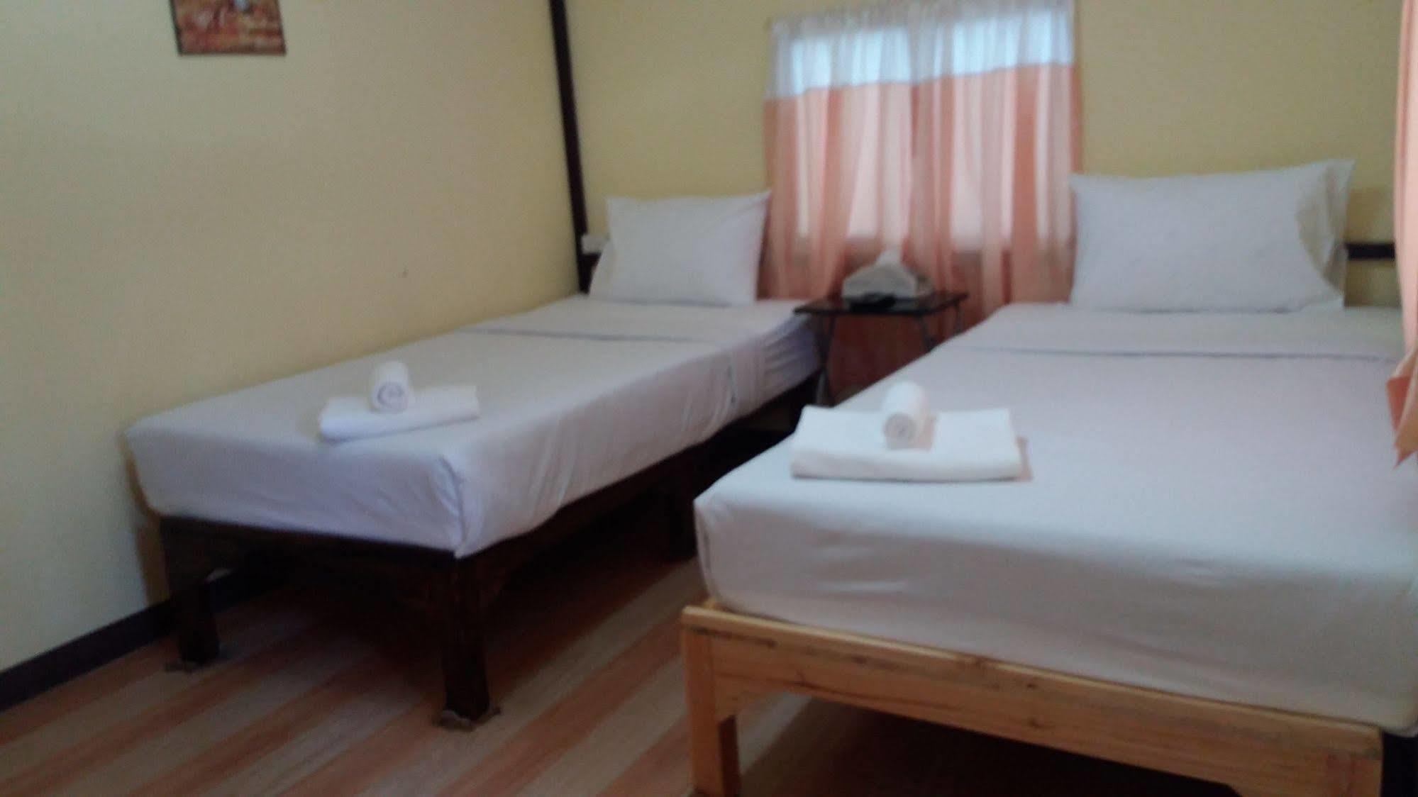 Golden Teak Homestay Mae Rim Eksteriør billede